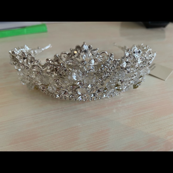 Beautiful wedding tiara - Picture 4 of 6